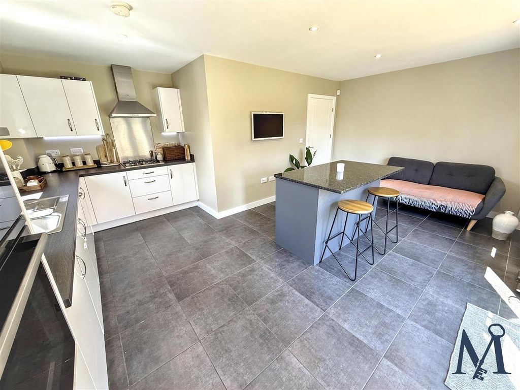 Property photo 3 of 28 Family Kitchen Diner