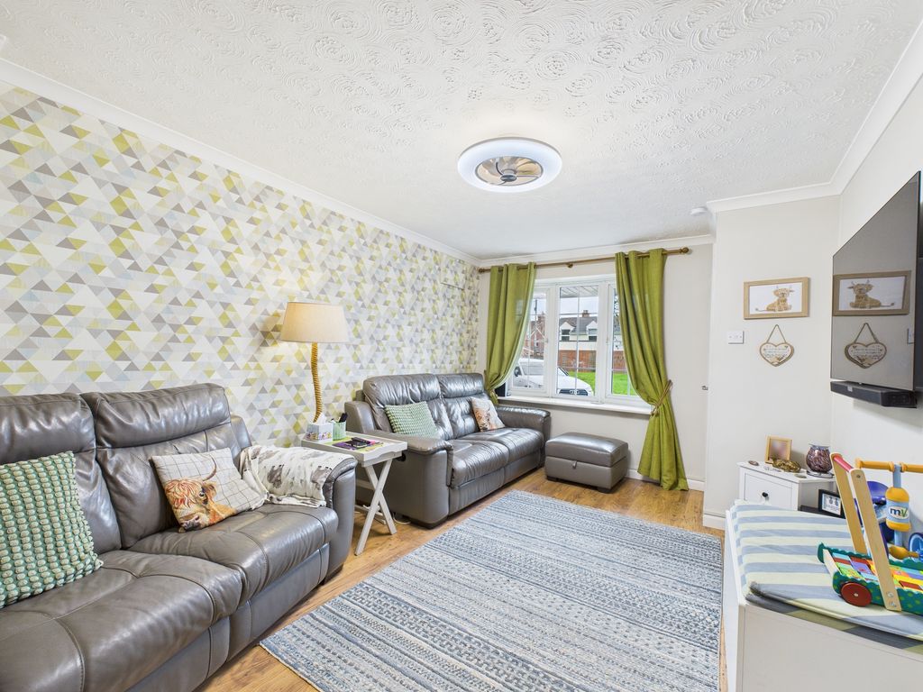 Property photo 2 of 17 Lounge