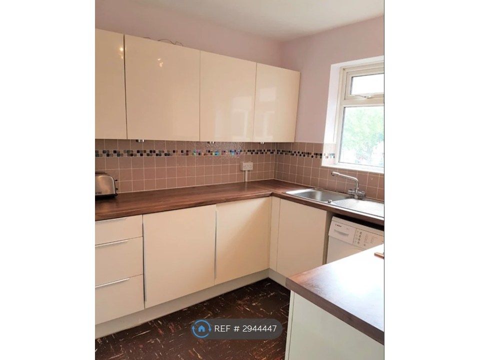 Property photo 2 of 7 Kitchen