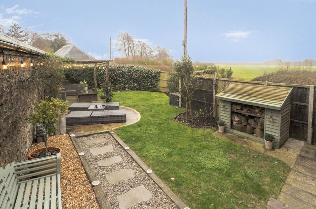 Property photo 2 of 25