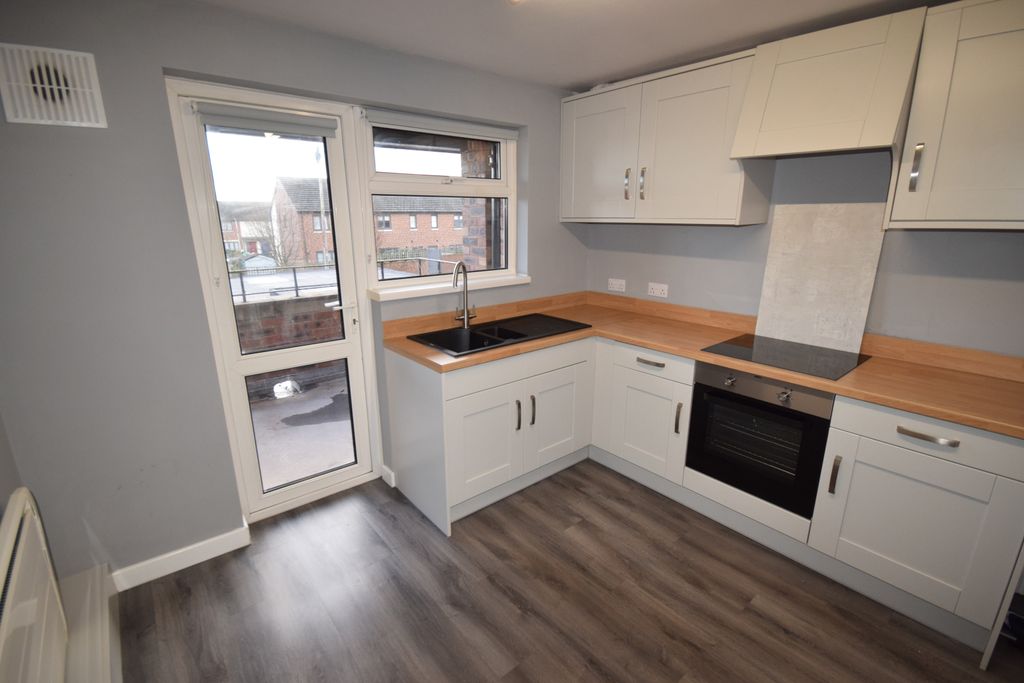 Property photo 2 of 11 Kitchen