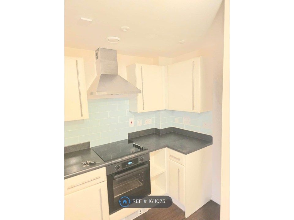 Property photo 3 of 11 Kitchen