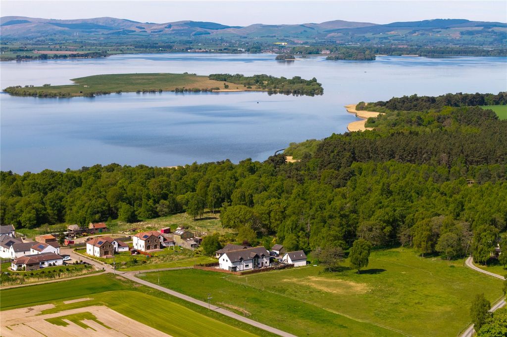 Property photo 2 of 26 Loch Leven