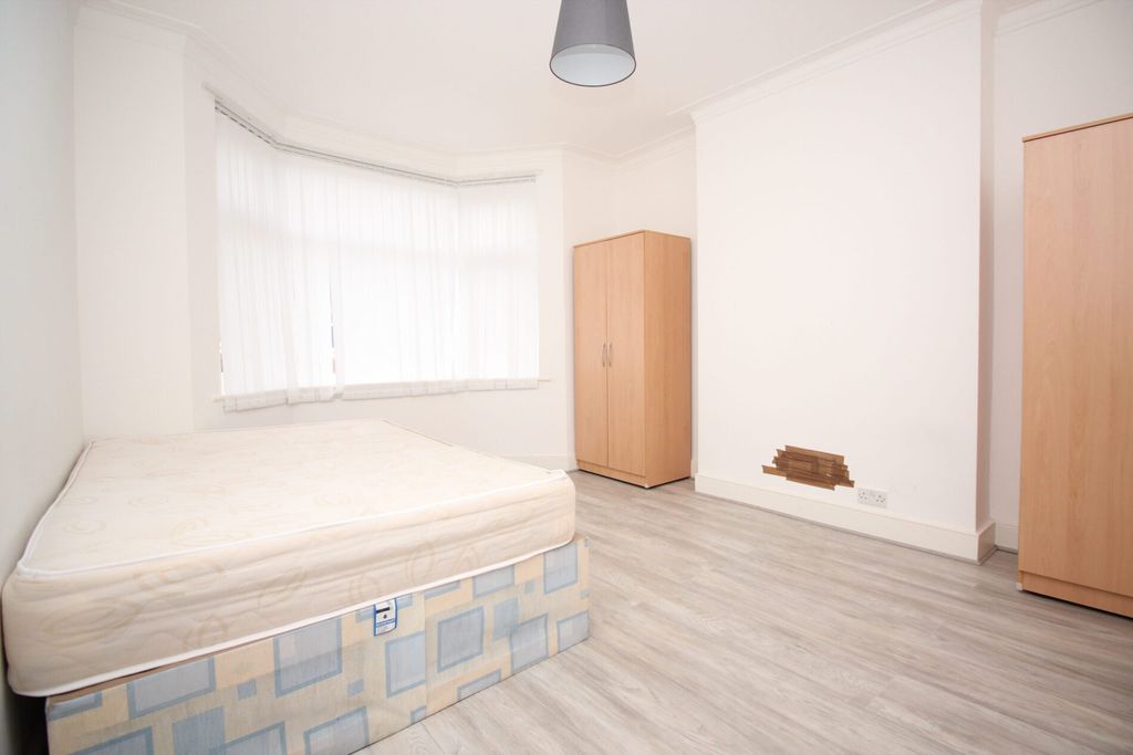 Property photo 2 of 6