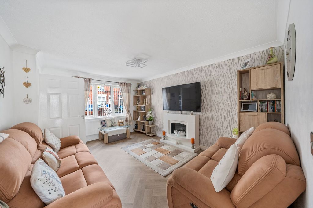 Property photo 2 of 18