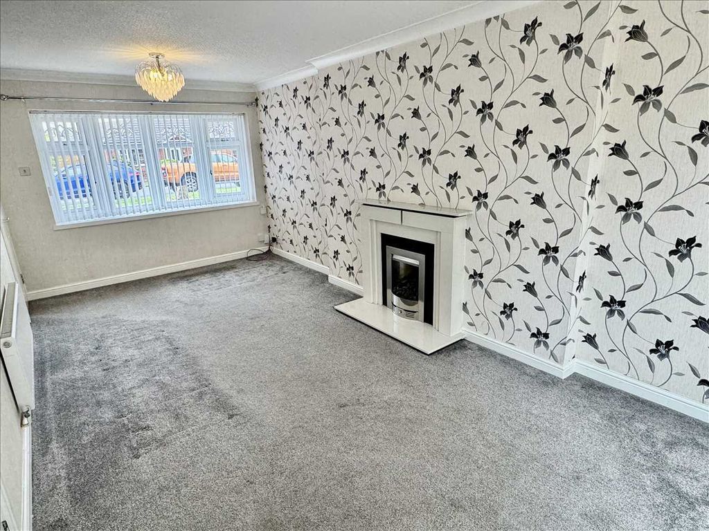 Property photo 2 of 14 Lounge