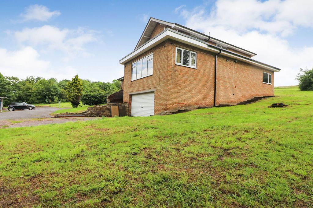 Property photo 2 of 37