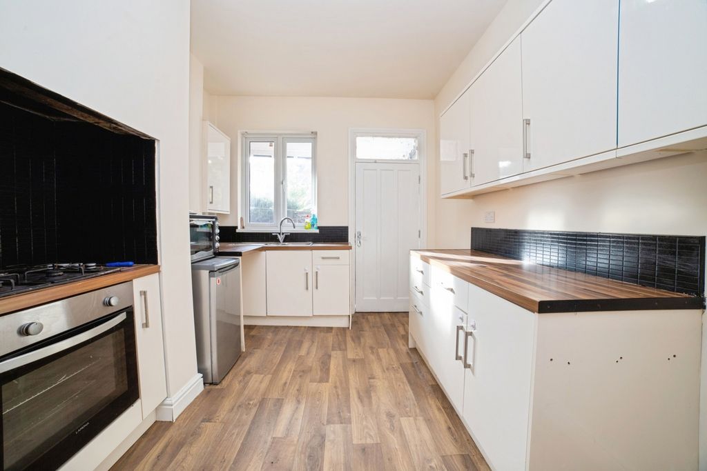 Property photo 2 of 17 Kitchen