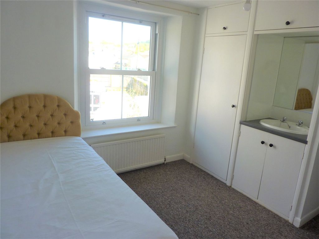 Property photo 1 of 6 Bedroom
