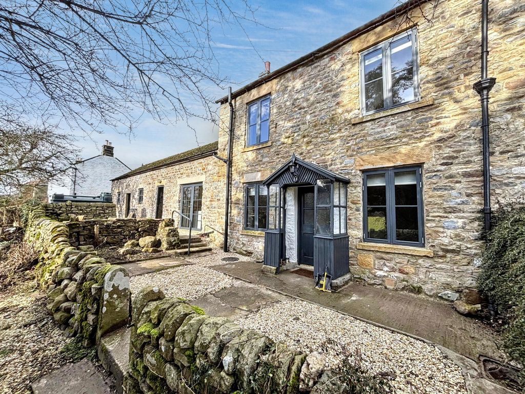 Property photo 1 of 28