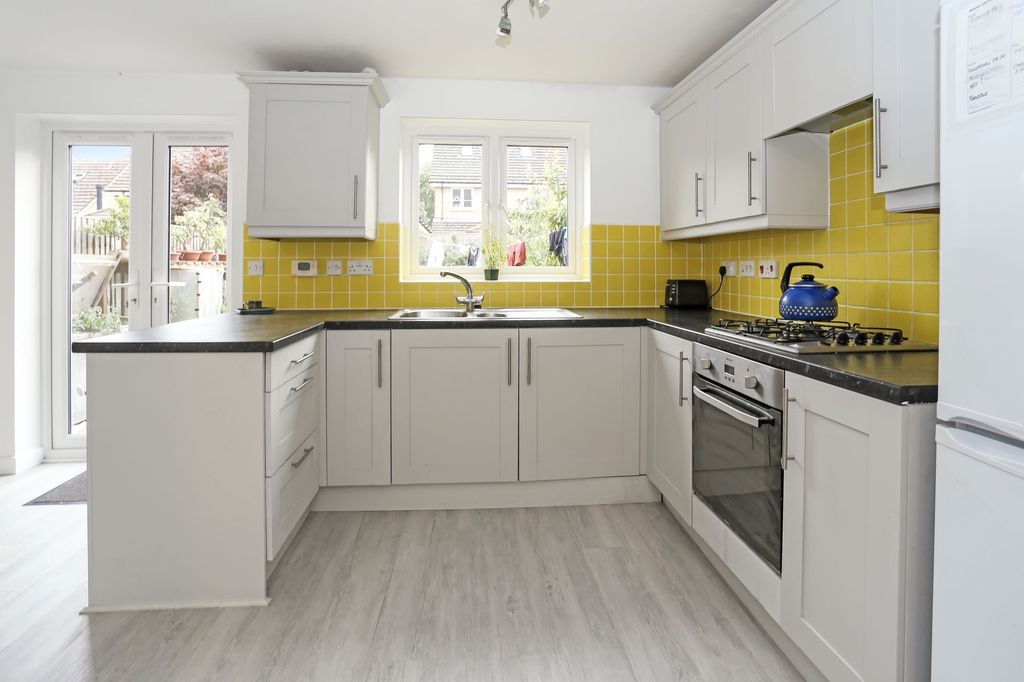 Property photo 3 of 17 Kitchen/Dining