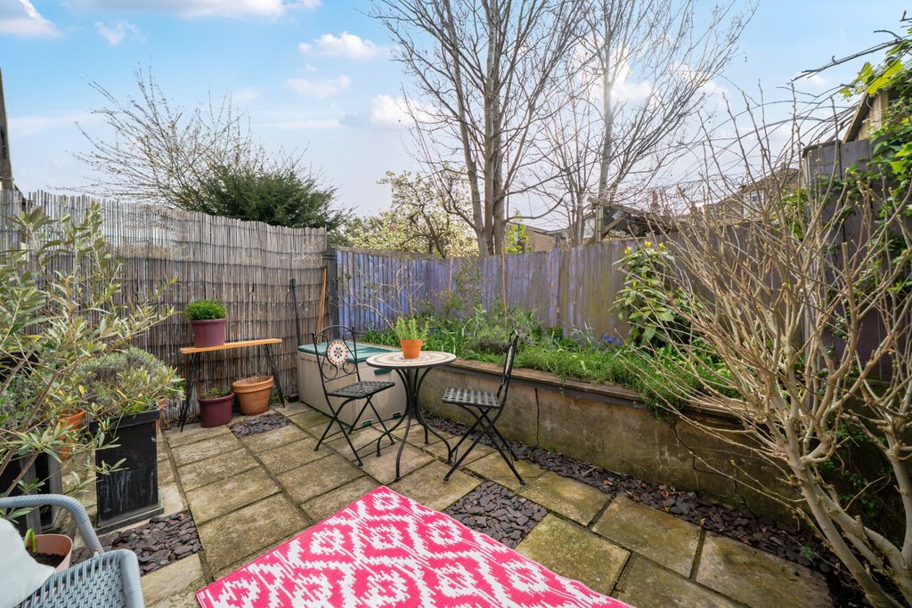 Property photo 3 of 8 1437950-12-69Caa1...