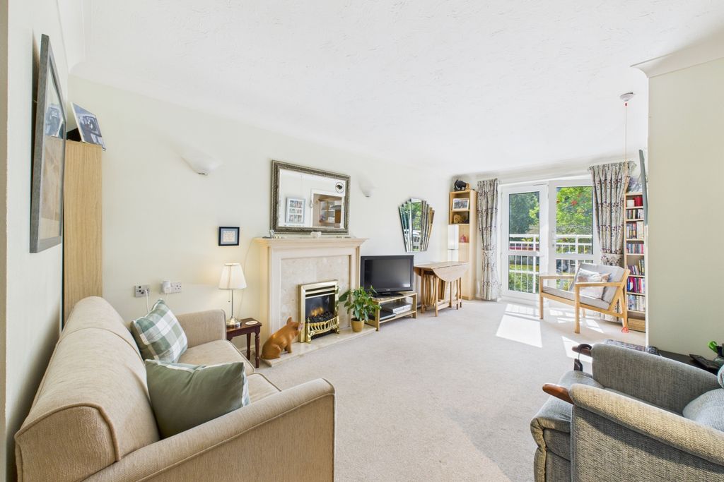 Property photo 3 of 12 Lounge