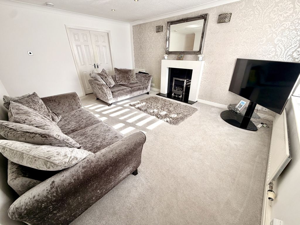 Property photo 3 of 27