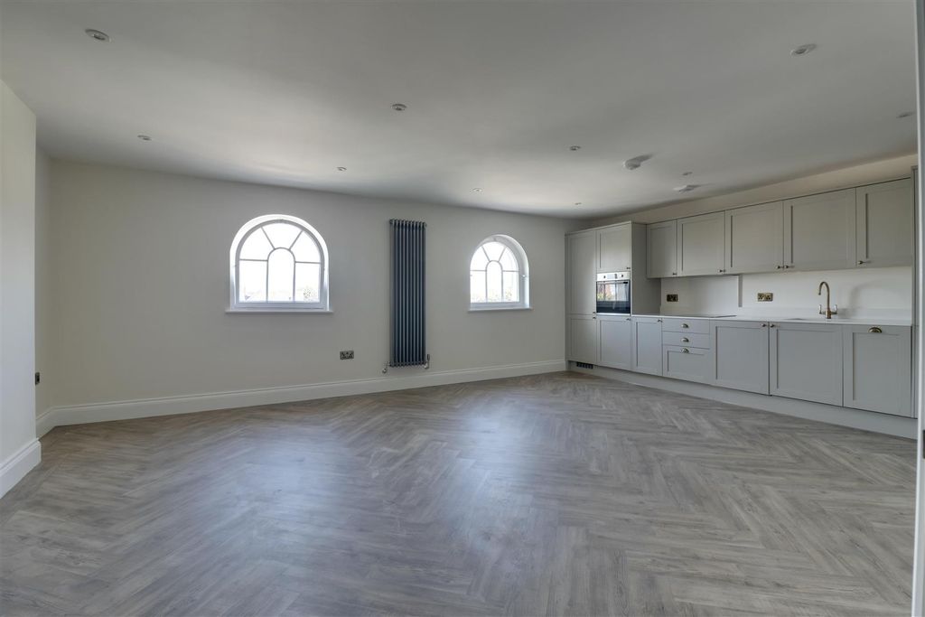 Property photo 3 of 13 F67D82D0-648F-4828-9C45-C83Ebb53C0C5_1_201_A.Jpeg