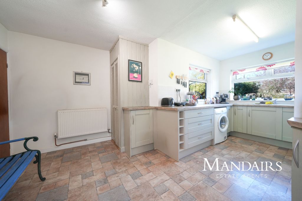 Property photo 2 of 28