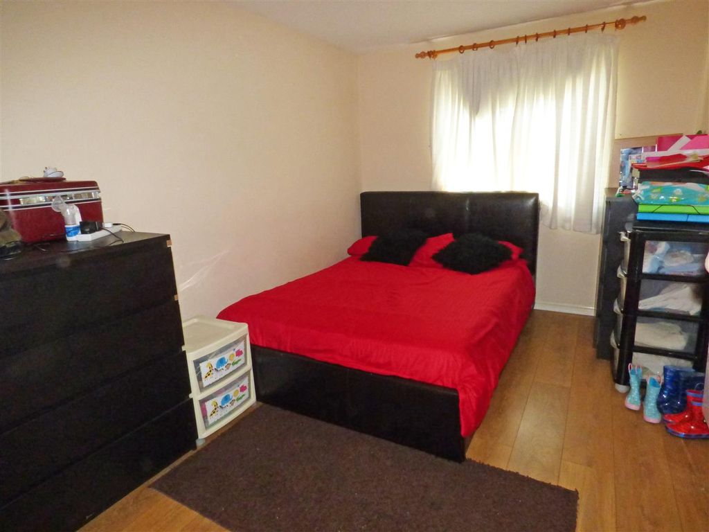 Property photo 3 of 5 Bedroom 1