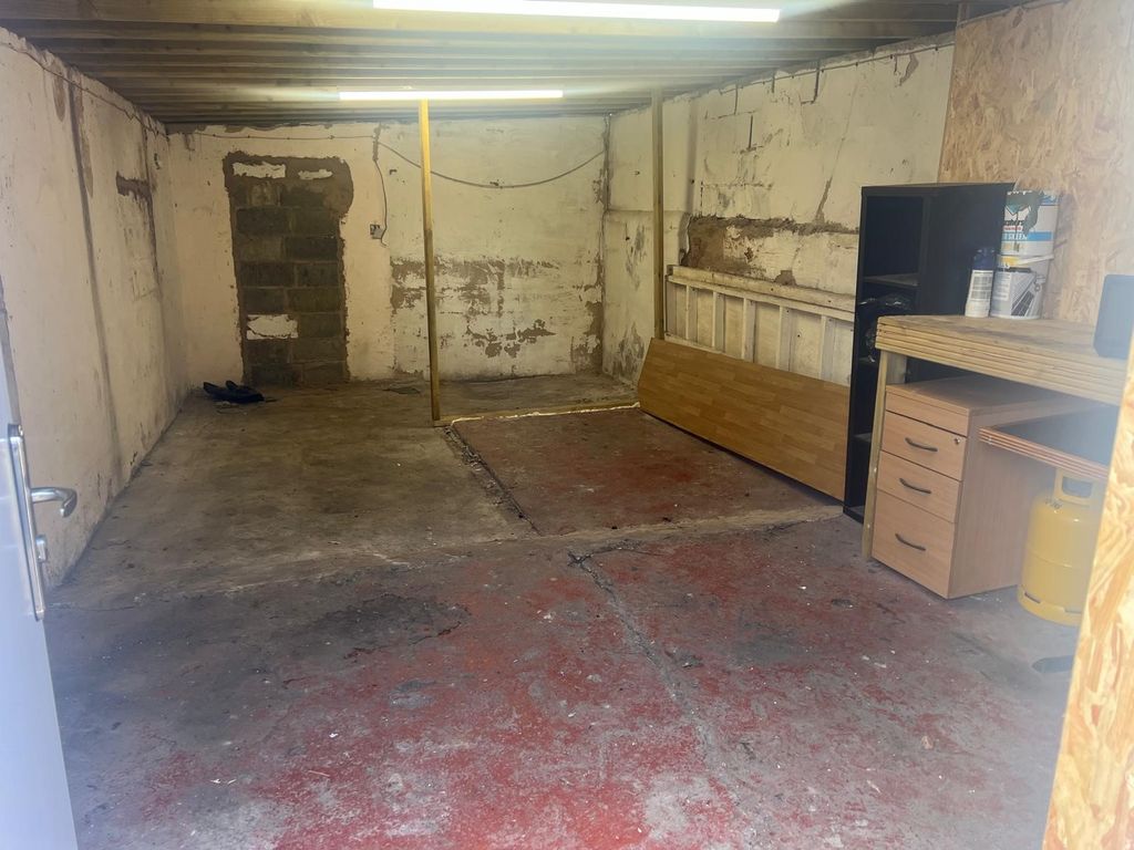 Property photo 2 of 3
