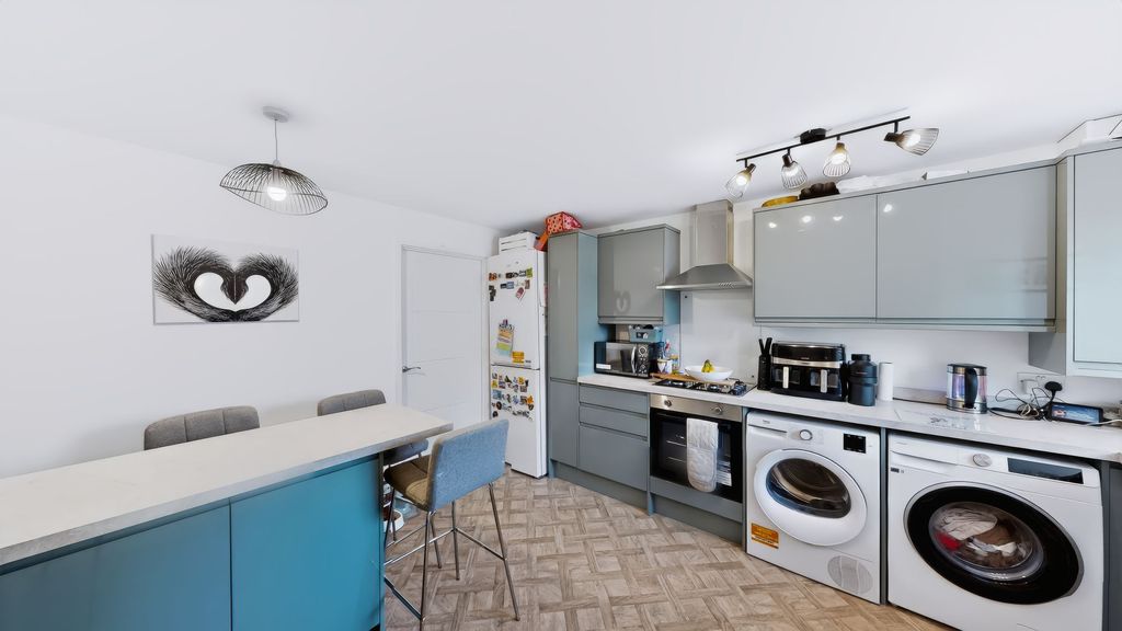 Property photo 2 of 14 Kitchen