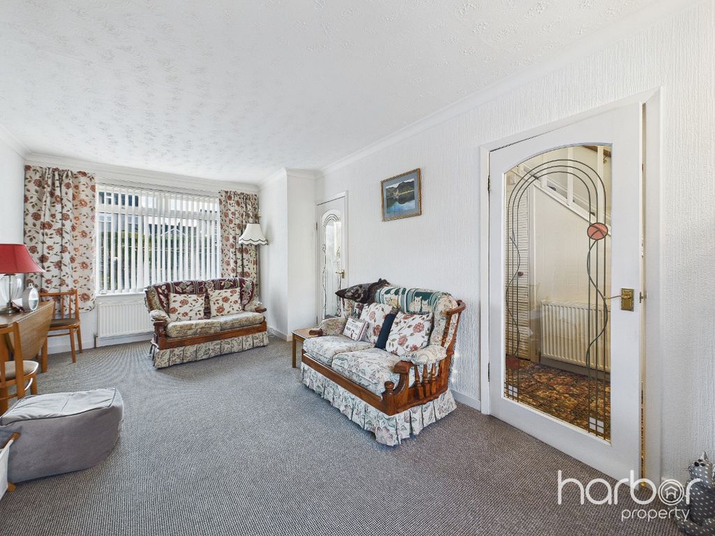 Property photo 3 of 19 4711967