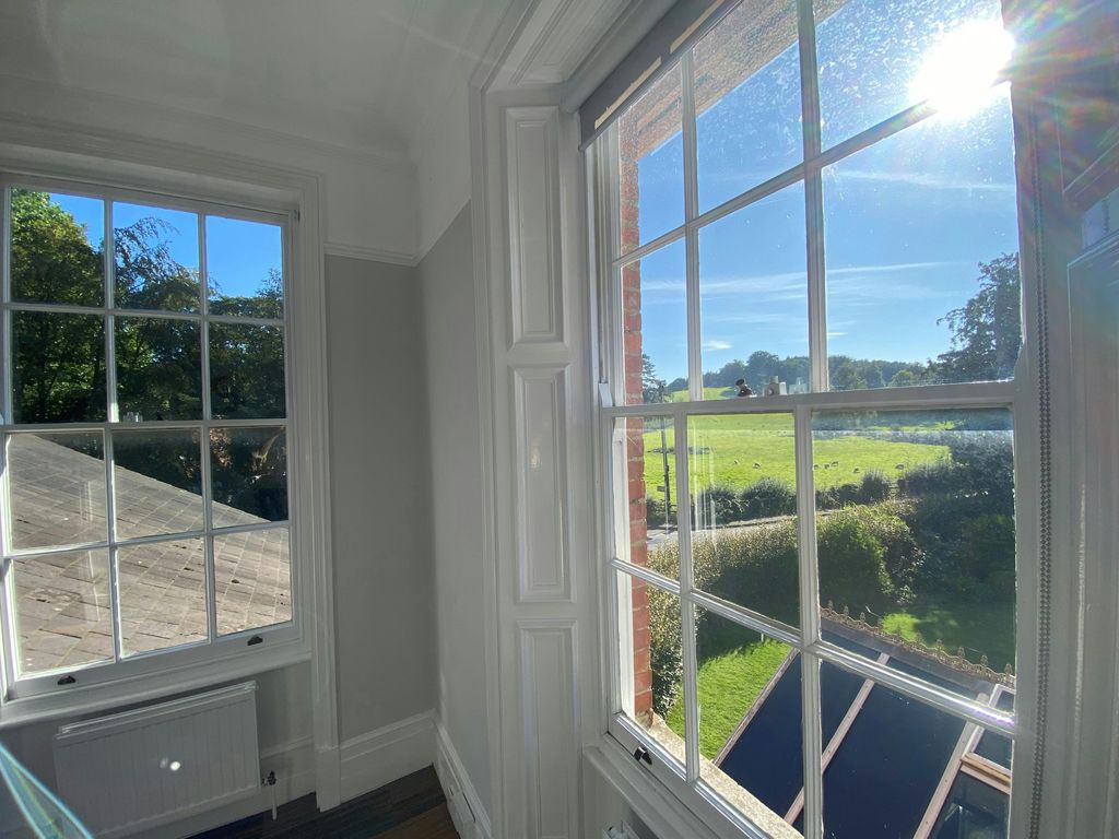 Property photo 3 of 8 W14.Jpg