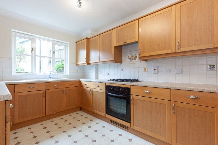 Property photo 3 of 9 Kitchen
