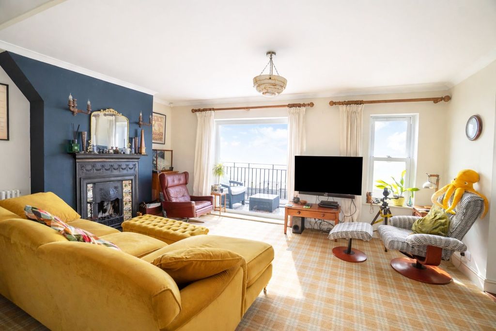 Property photo 3 of 24