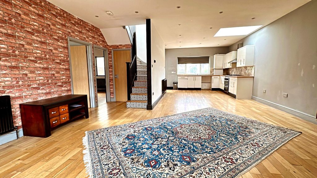 Property photo 3 of 24