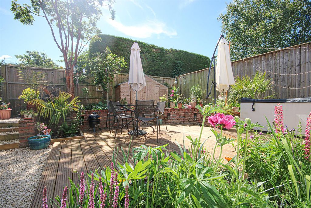 Property photo 2 of 15 Gar 4.Jpg