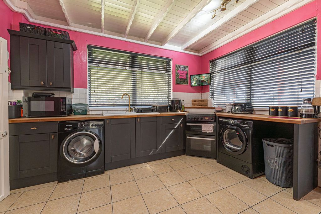 Property photo 2 of 30