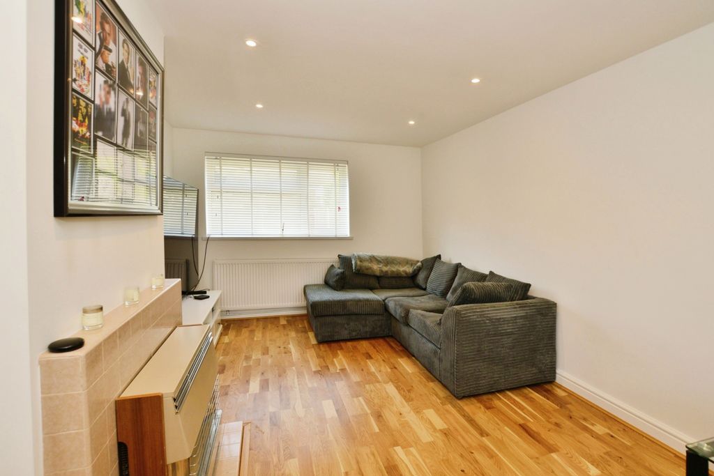 Property photo 2 of 15 Living/Dining Room