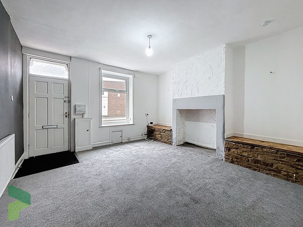 Property photo 1 of 14 Living Room