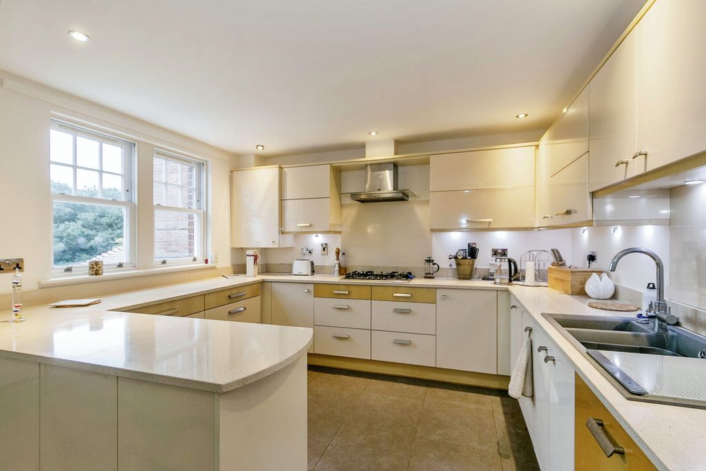 Property photo 3 of 15 Kitchen