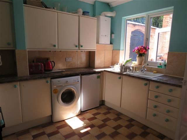 Property photo 3 of 7 Kitchen