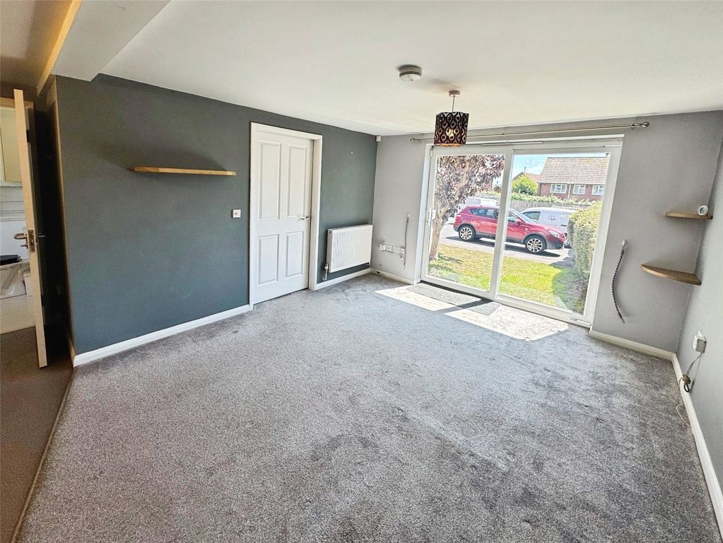 Property photo 2 of 11 Lounge