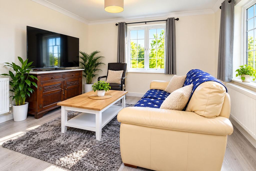 Property photo 2 of 10 Lounge 2.Png