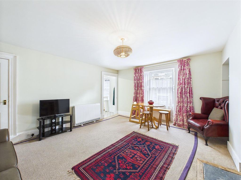 Property photo 2 of 24 Sitting Room