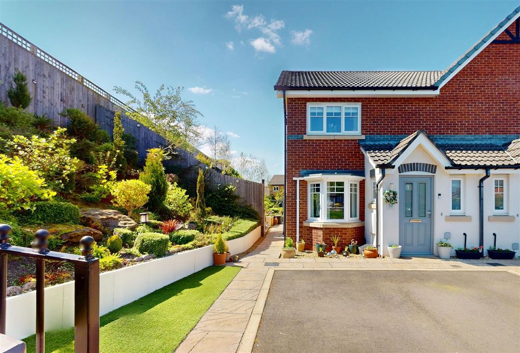 Property photo 1 of 34 Tatton Way Front