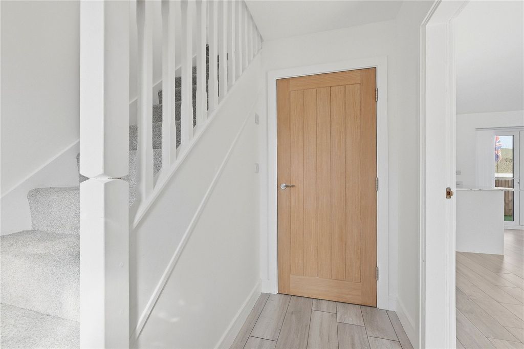 Property photo 2 of 28 Entrance Hallway