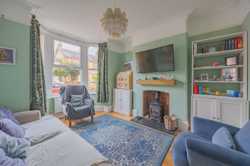 Property photo 2 of 15 Ewemove Taunton Leslie Avenue (1)