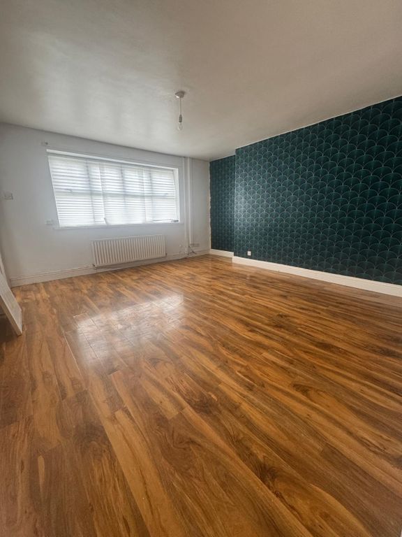 Property photo 2 of 10 Image