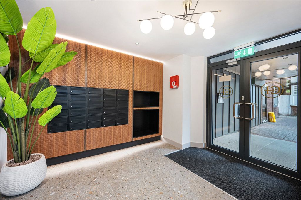 Property photo 3 of 14 Entrance Lobby