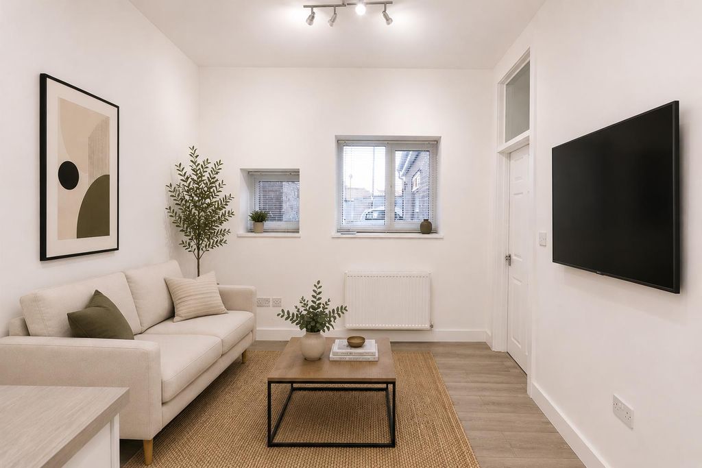 Property photo 1 of 8 Living Room.Png