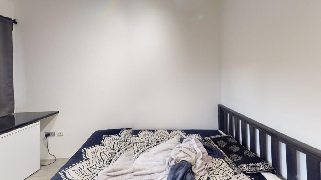 Property photo 3 of 14 A Simple And Tidy Single Bedroom Featuring A Neatl...
