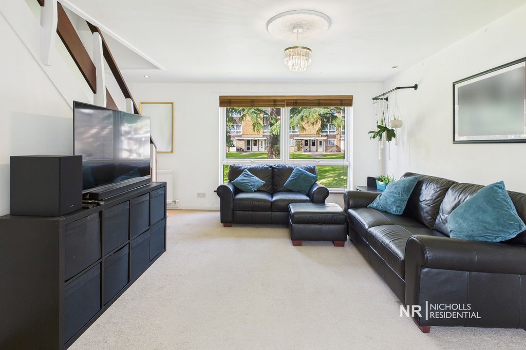 Property photo 2 of 21 Lounge