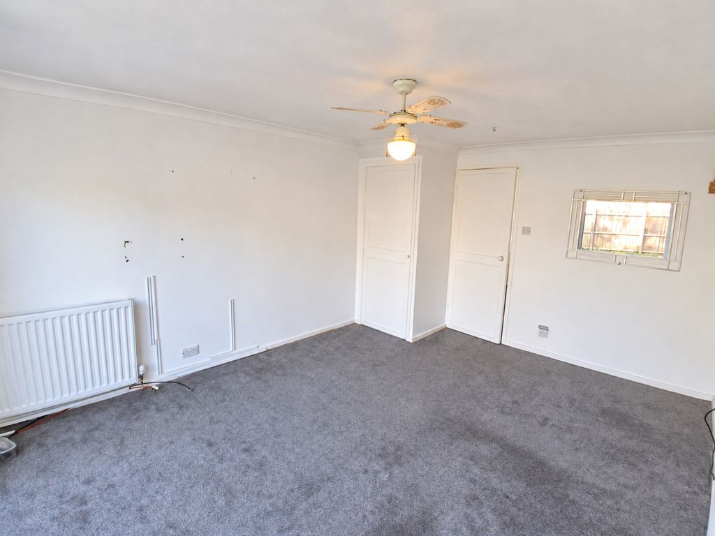 Property photo 3 of 13 Lounge