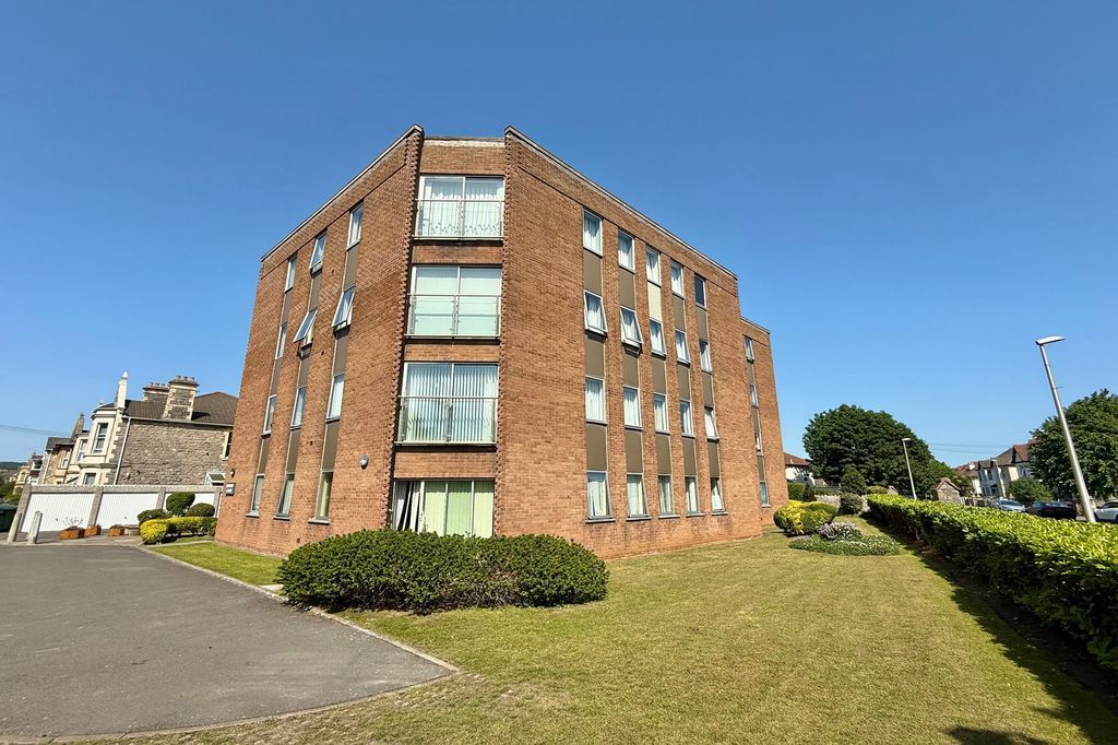 Property photo 2 of 19 Building