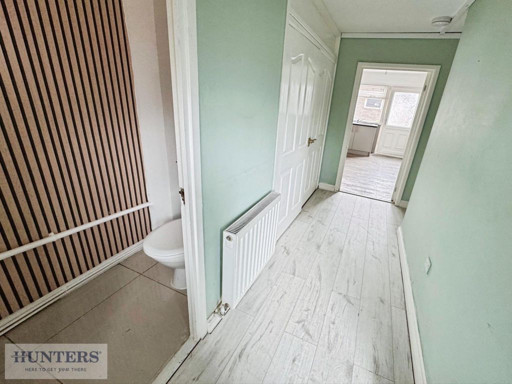 Property photo 3 of 11 Entrance Hallway