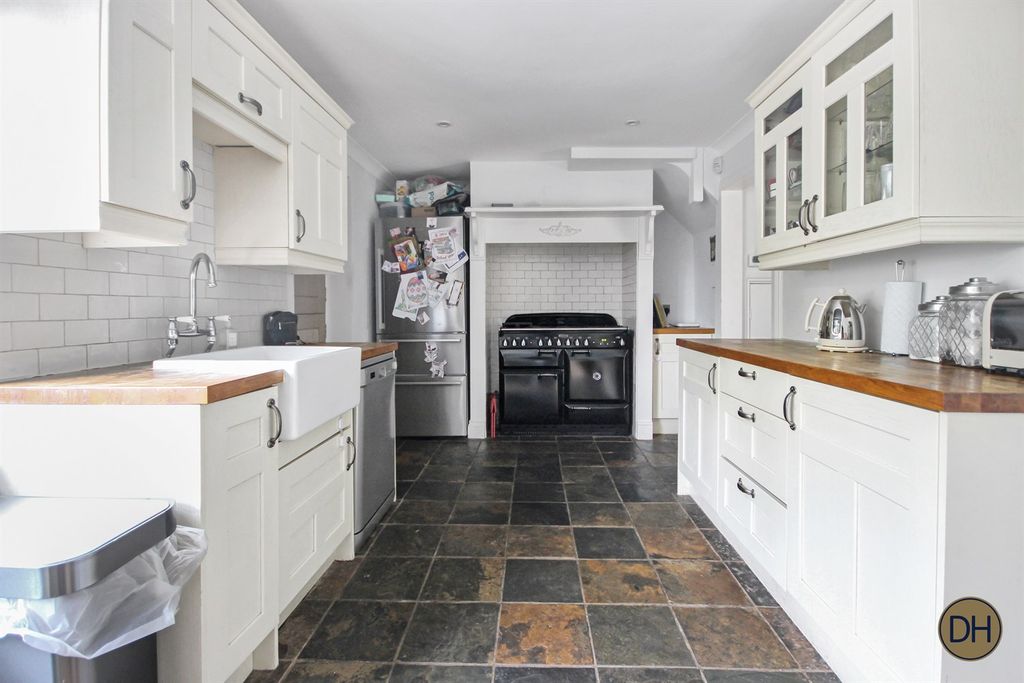 Property photo 2 of 15 Kitchen%2Fbreakfast+Room+