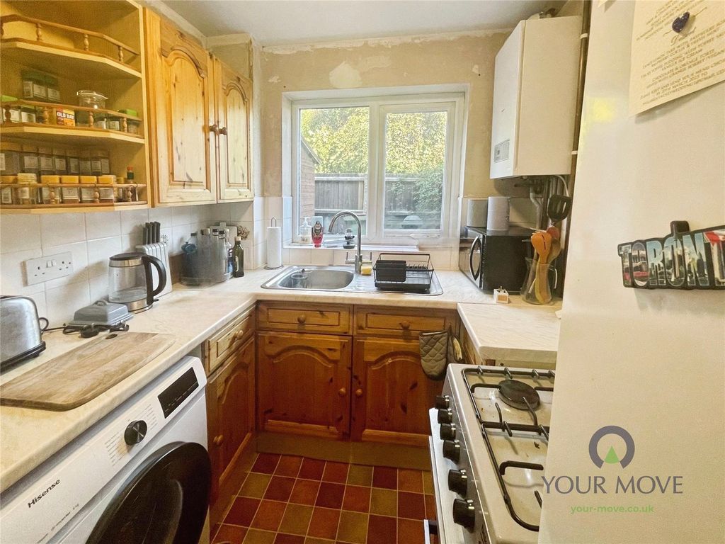 Property photo 3 of 9 Kitchen